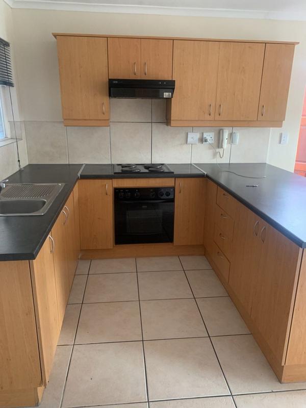 To Let 1 Bedroom Property for Rent in Wynberg Western Cape